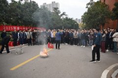 邹城一及第办2025年秋冬季消防培训逃生练习训练